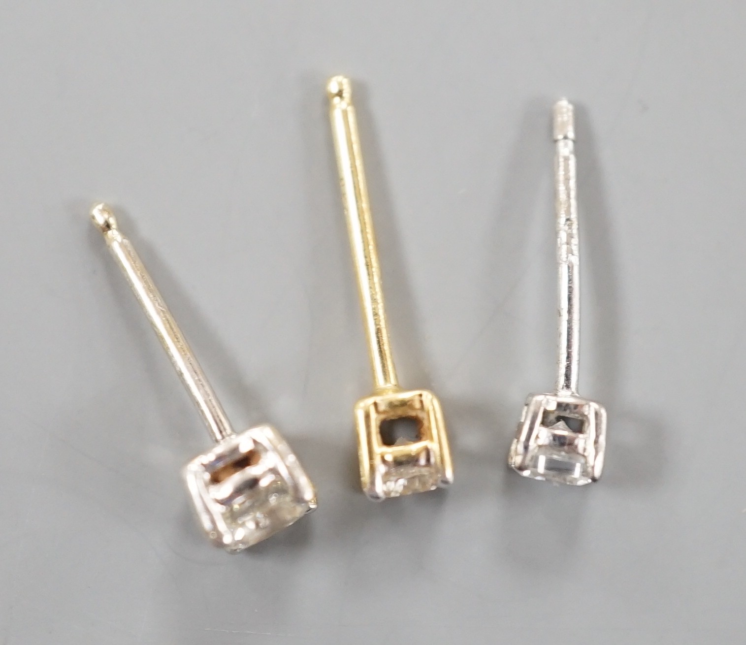 Two odd diamond set ear studs, the stones of various sizes and one paste set ear stud, gross - Image 4 of 5