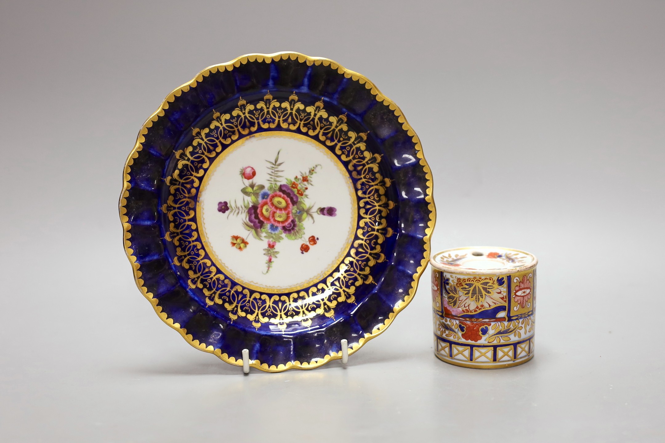 A Chamberlain drum-shaped inkwell painted with an imari pattern 240 and a Chamberlain plate