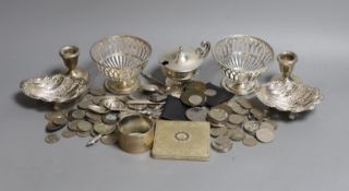 Mixed silver items including a pair of George V pierced silver bowls, weighted, a pair of pierced