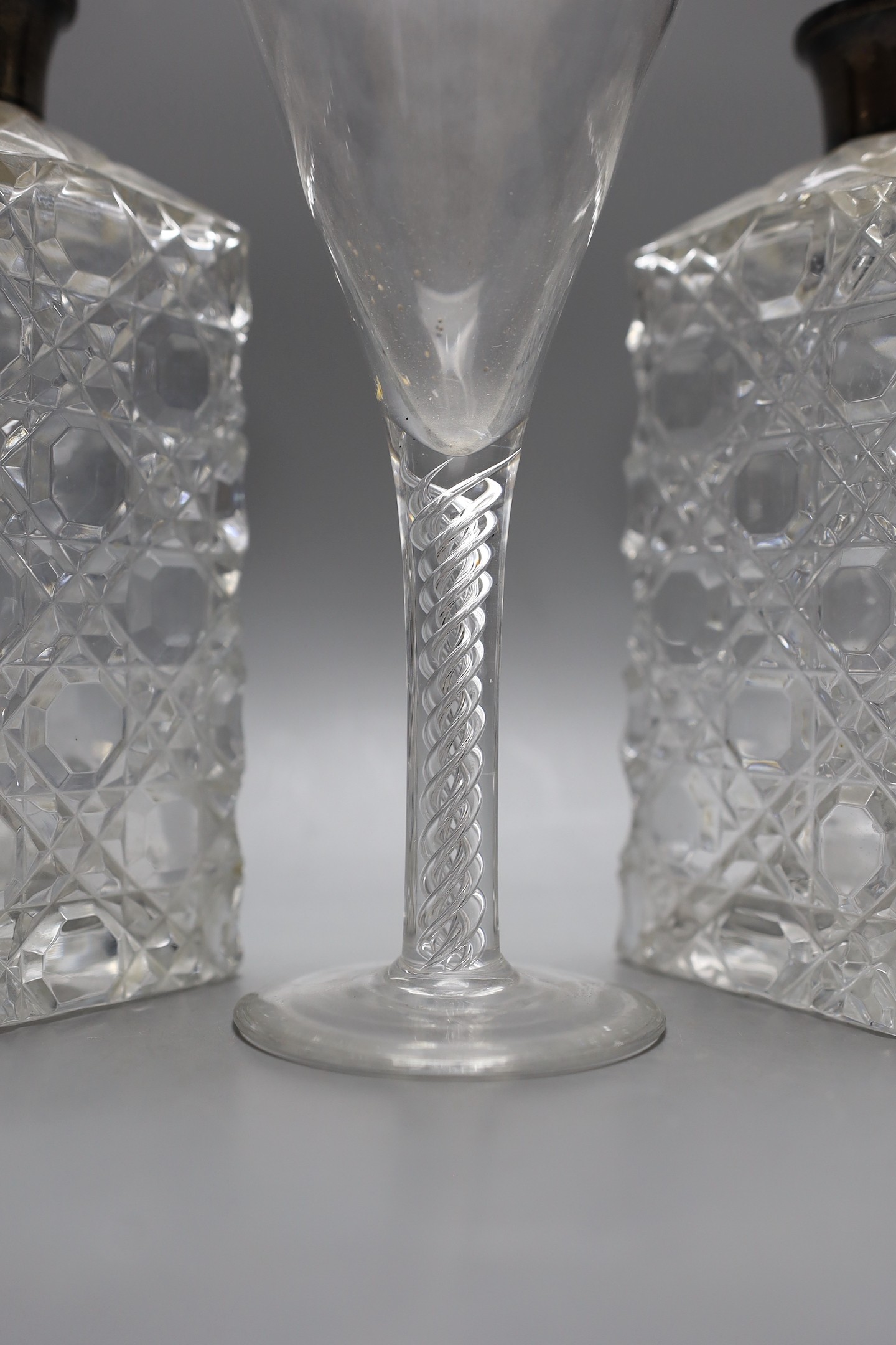 A pair of silver mounted cut glass decanters and stoppers and an air twist stemmed goblet, - Bild 3 aus 4