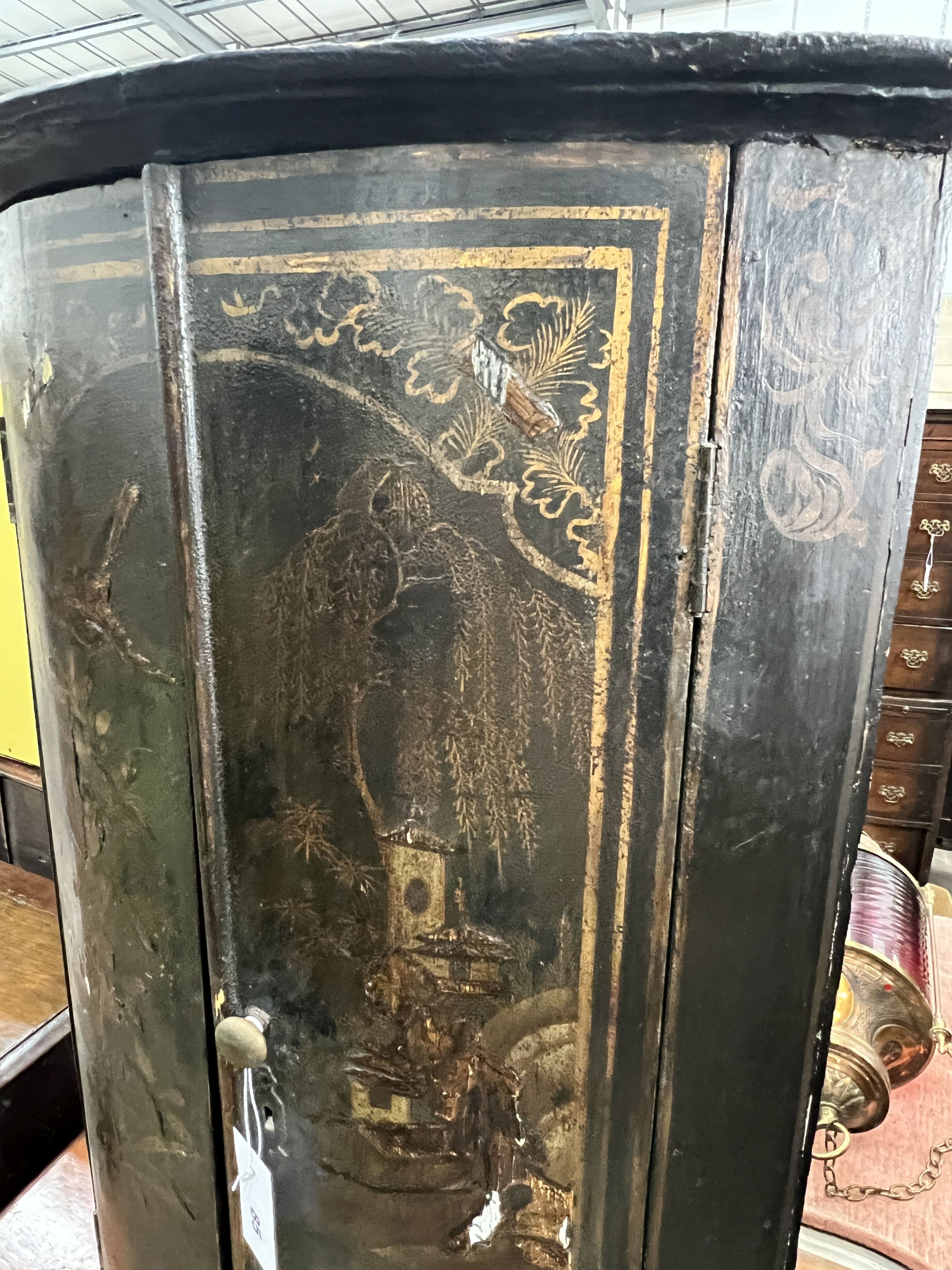 A 19th century chinoiserie lacquer bowfront hanging corner cabinet, width 56cm, depth 34cm, height - Bild 2 aus 6