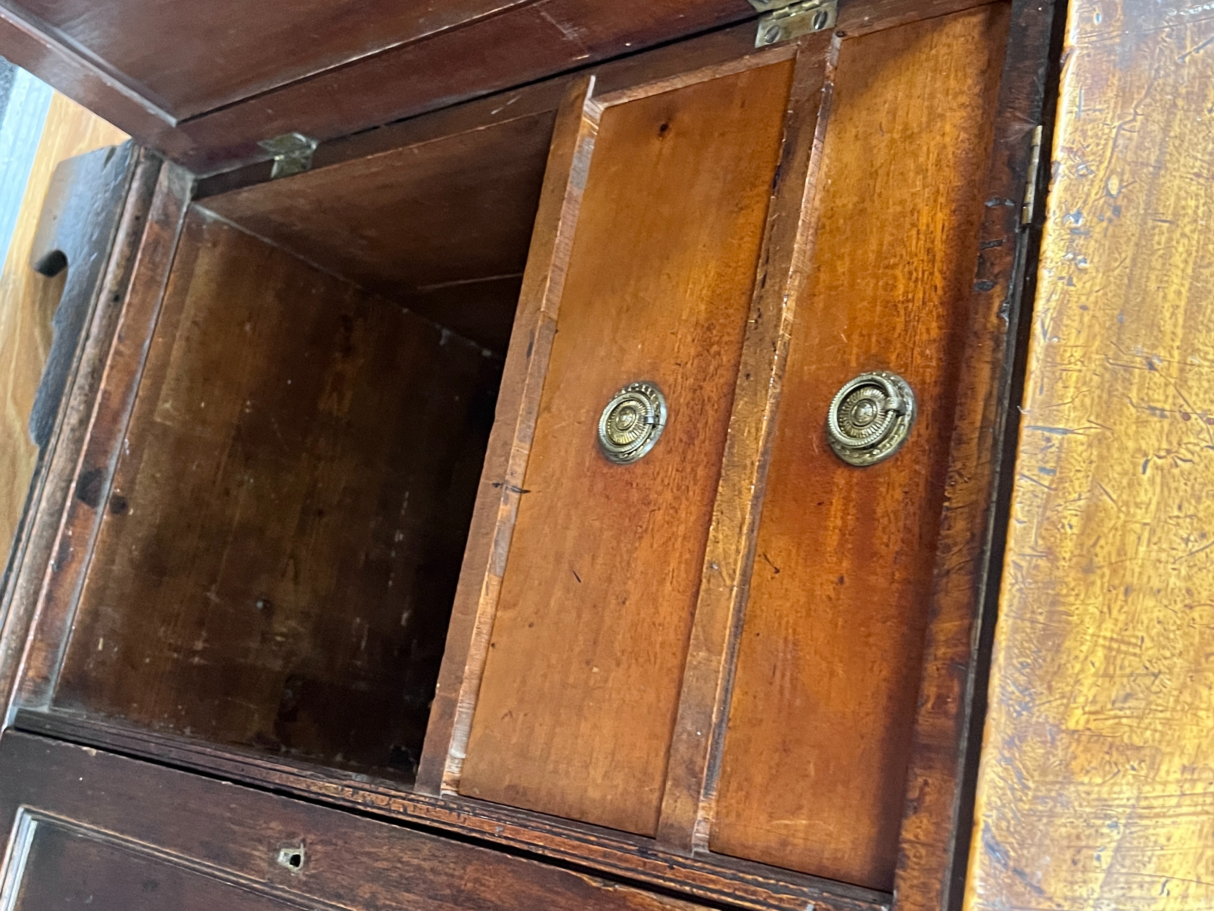 A George III mahogany bureau bookcase of narrow proportions with panelled cupboard base, width 77cm, - Bild 3 aus 3