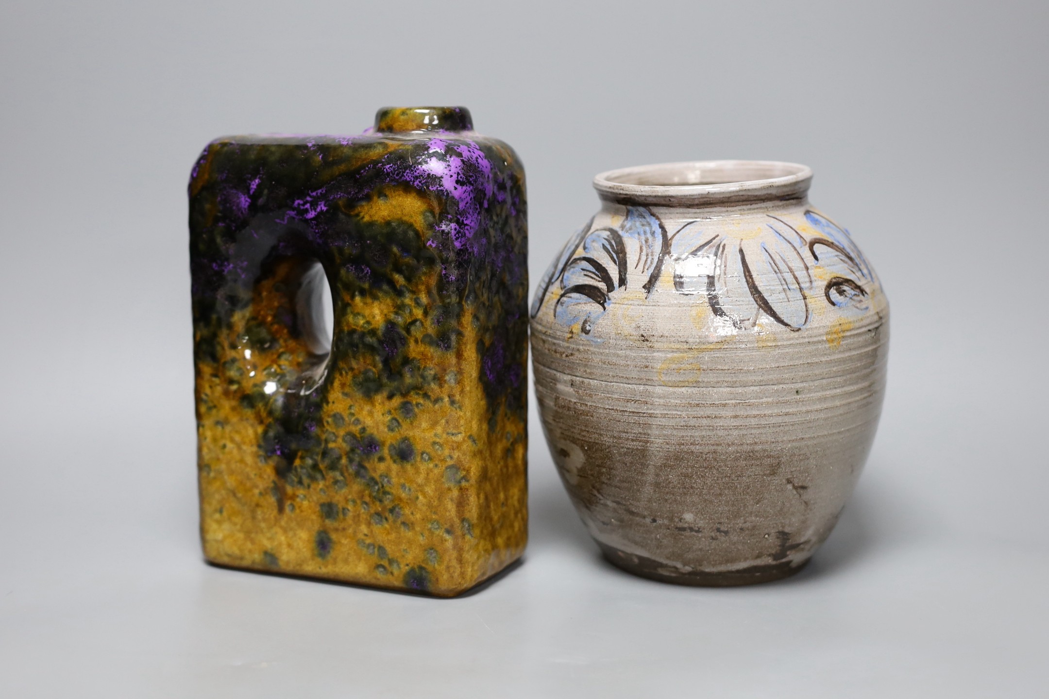 A Donald Tapster limited edition vase, 2/49 and another studio pottery bottle vase,bottle vase 21 - Bild 2 aus 4