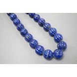 A single strand graduated fluted lapis lazuli bead necklace, 44cm,