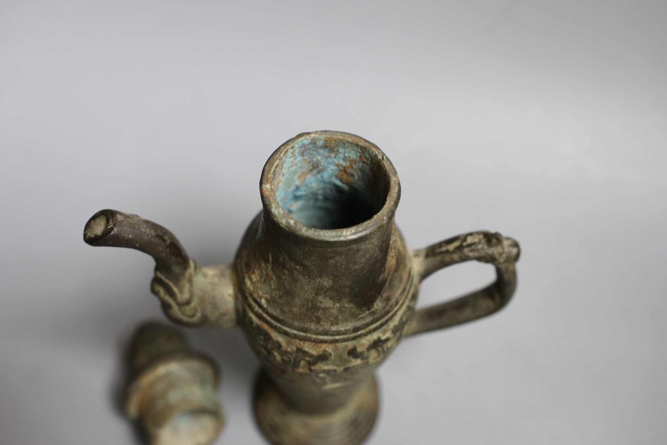 A Chinese archaistic bronze pouring vessel and cover, 17th/18th century,22cms high, - Image 3 of 4