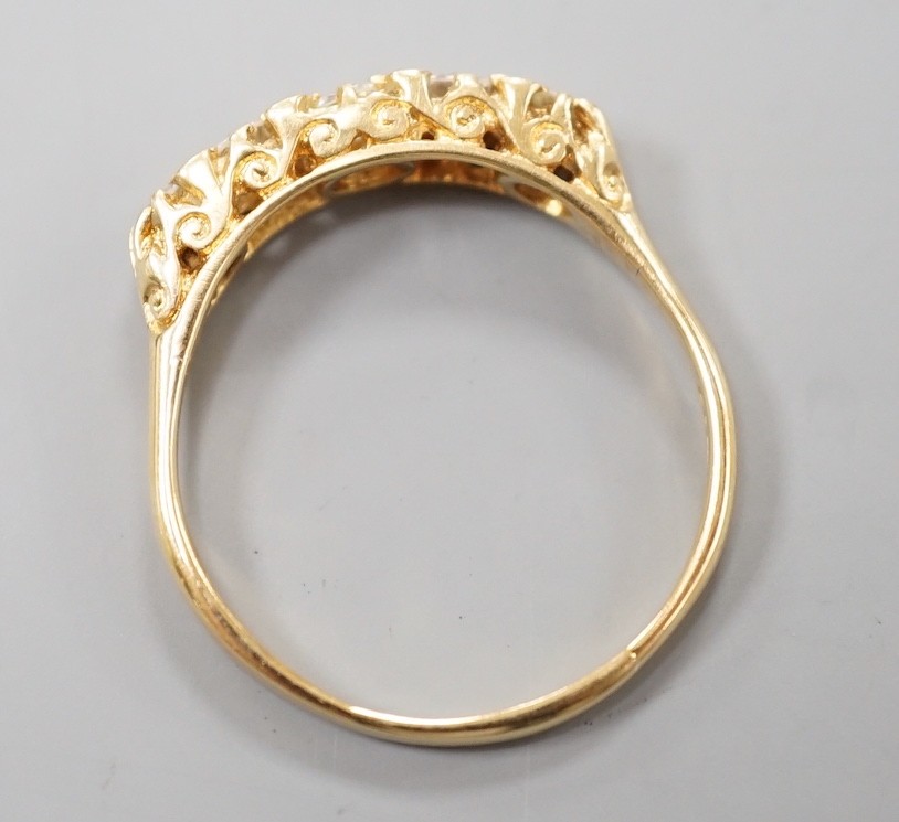 A modern 18ct gold and graduated five stone diamond set half hoop ring, size T, gross weight 3.8 - Image 3 of 4