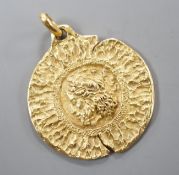 A modern Italian 18k yellow metal Tiffany & Co circular pendant, decorated with the bust of Zeus,