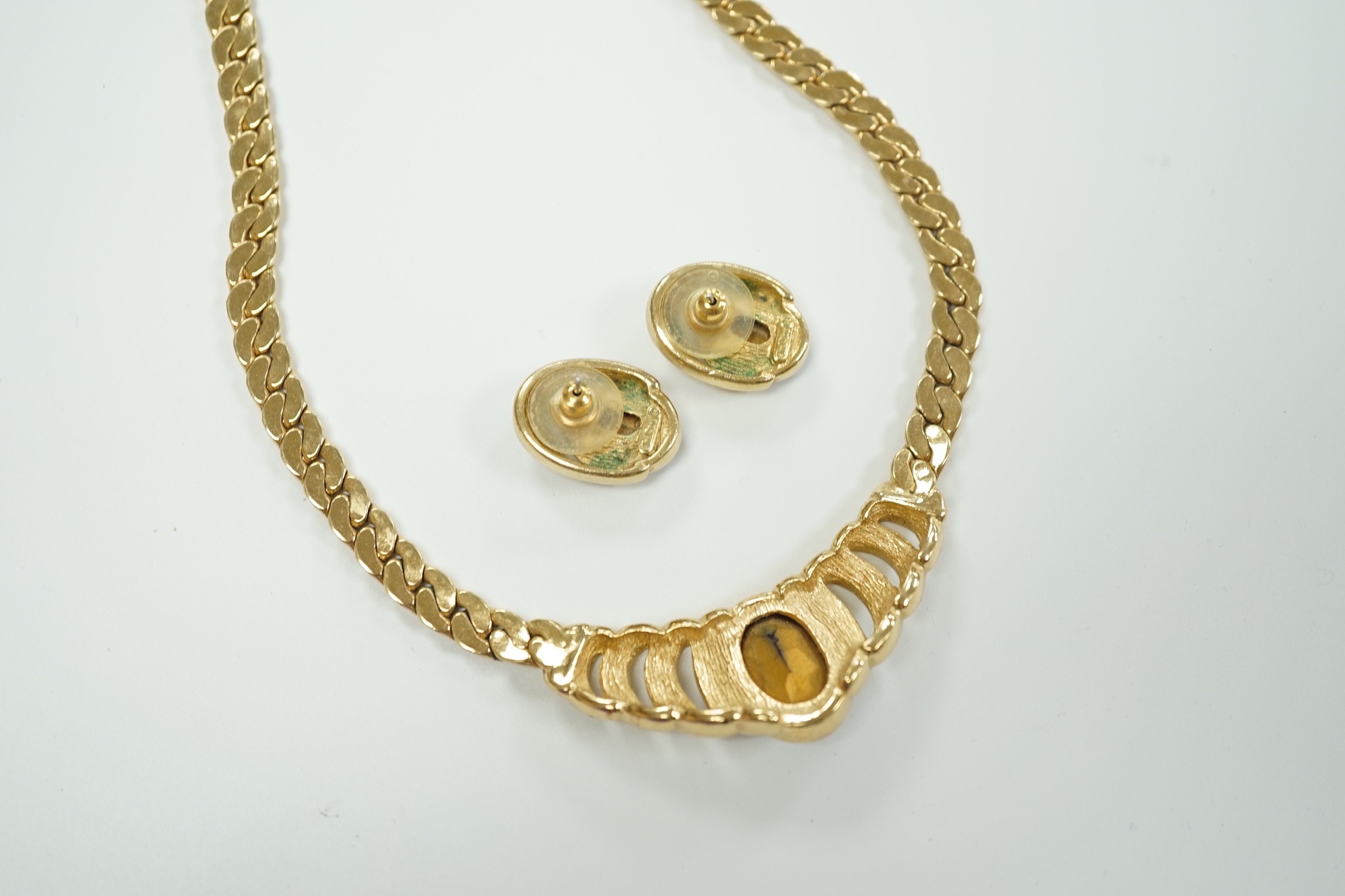 A Cristian Dior gilt metal and two colour paste set costume necklace, 36cm and a pair of matching - Image 5 of 5