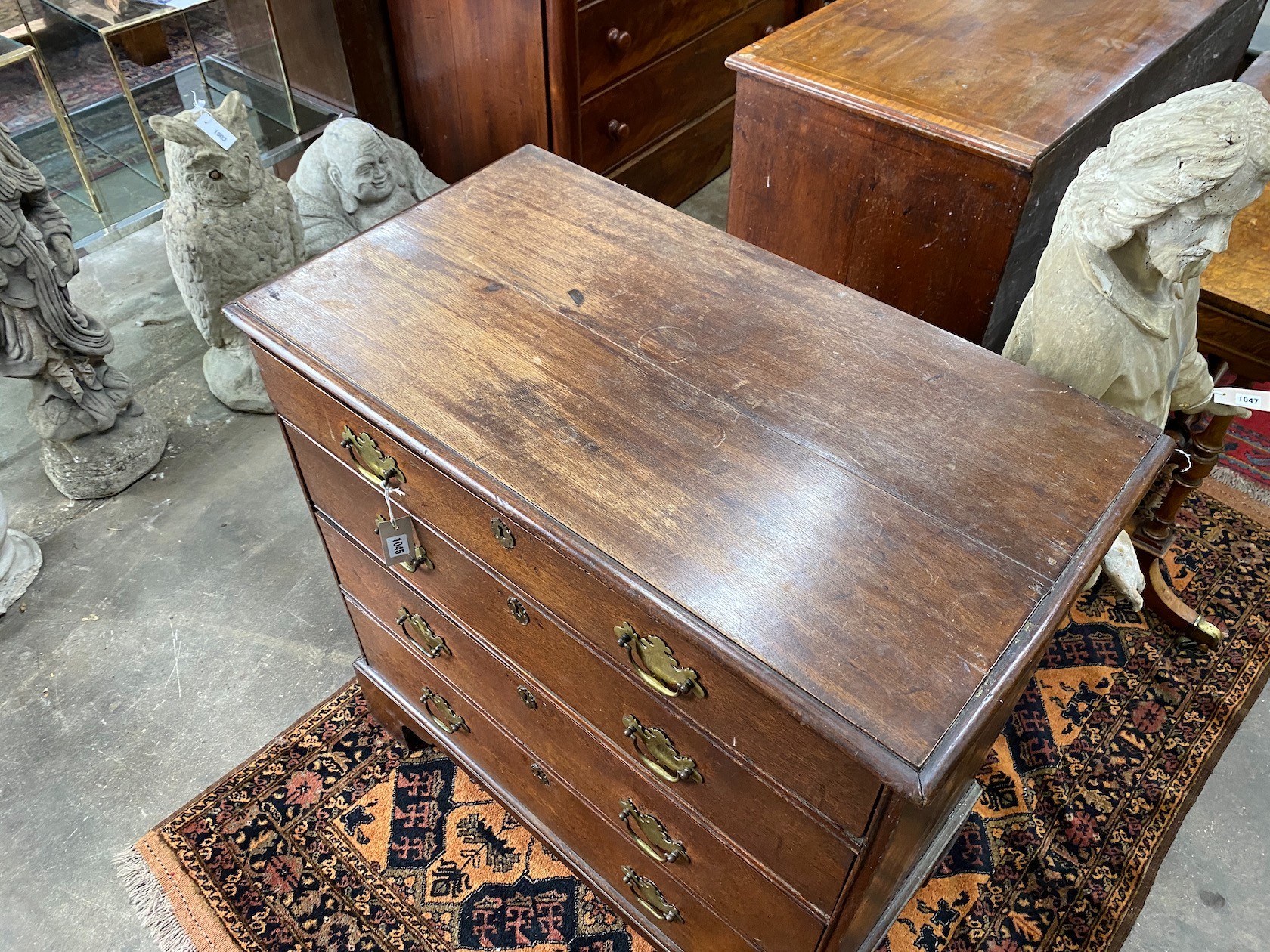 A George III oak chest of four drawers, width 89cm, depth 48cm, height 92cm - Image 2 of 2