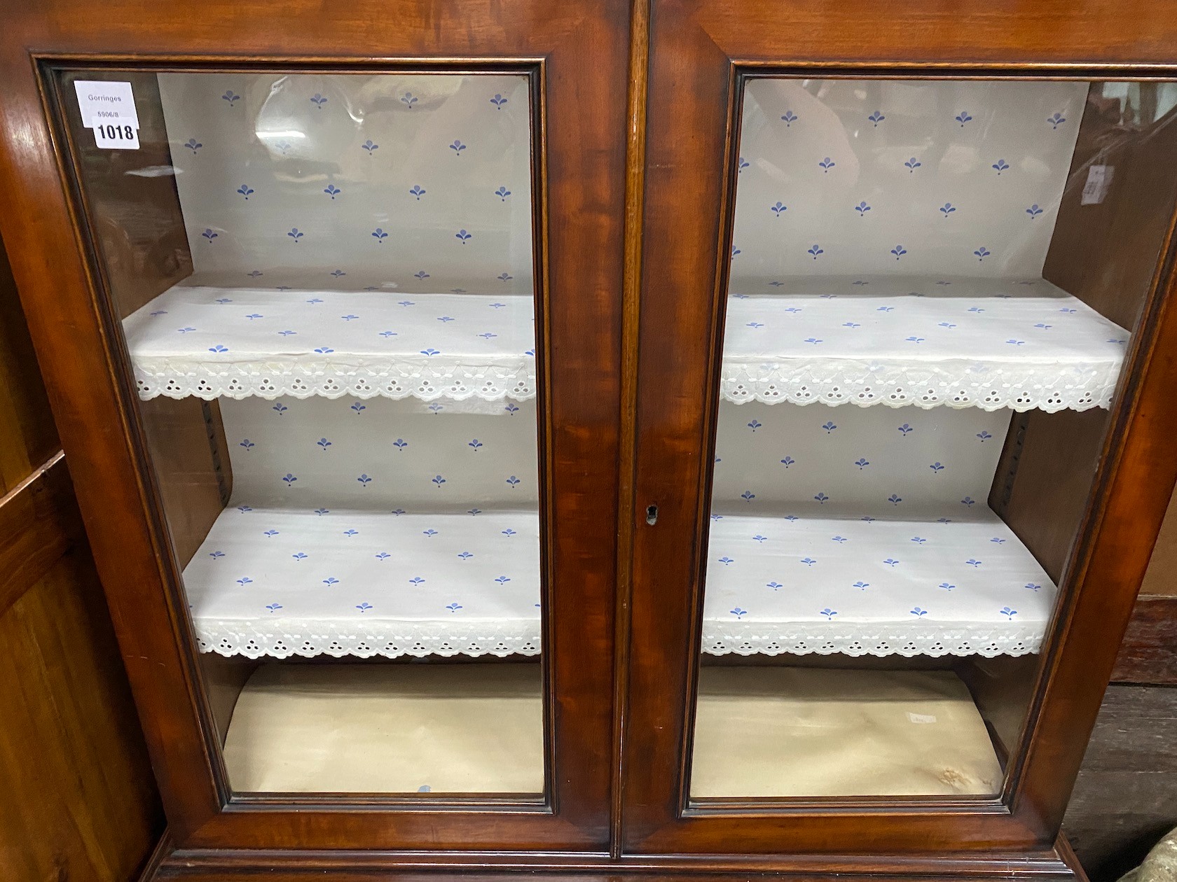 A Victorian mahogany chest with bookcase top, width 105cm depth 49cm height 173cm - Bild 2 aus 3