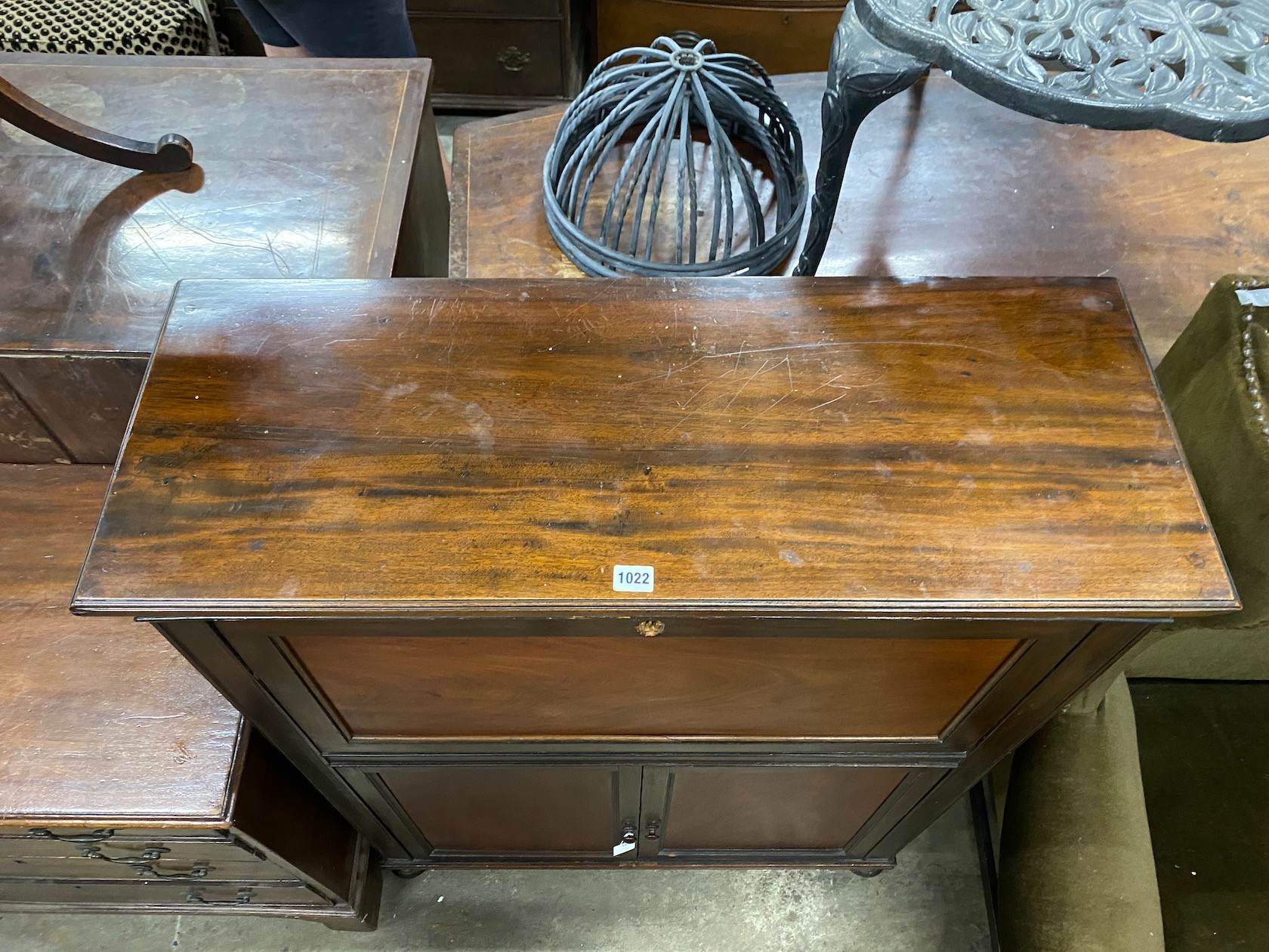 An Edwardian mahogany writing cabinet, width 91cm, depth 34cm, height 117cm - Bild 2 aus 2