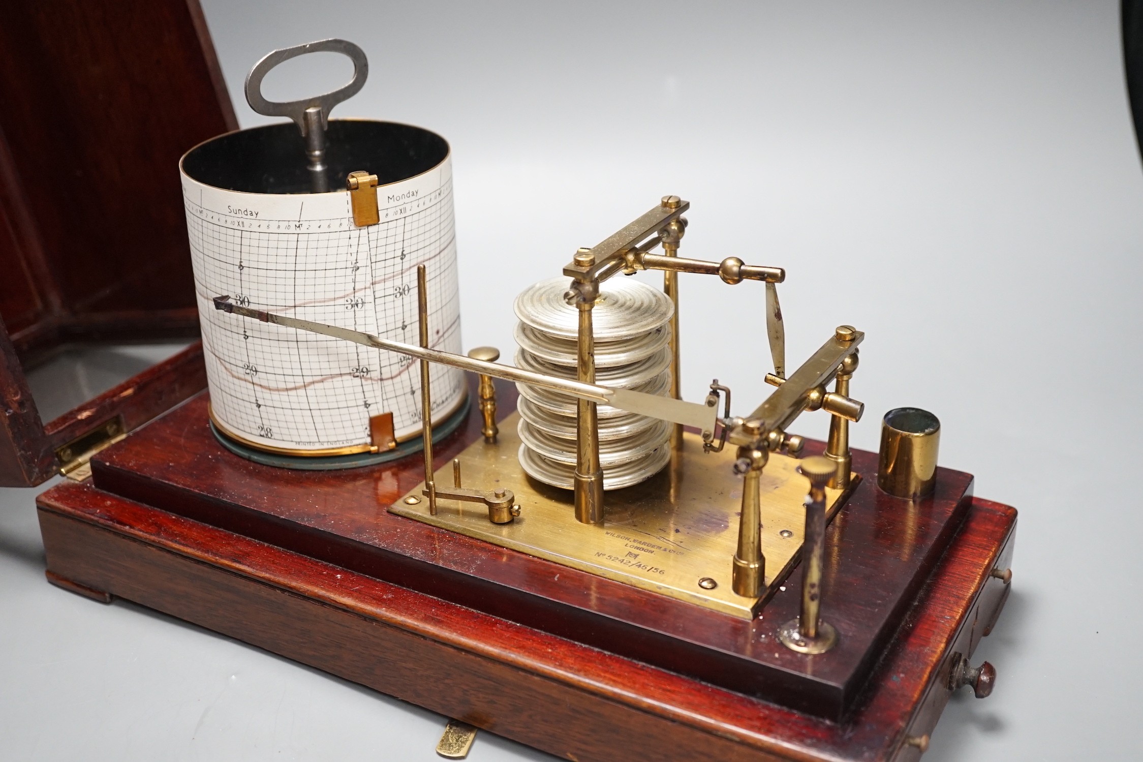 A mahogany cased barograph, 31cms wide x 20cms high - Bild 2 aus 3