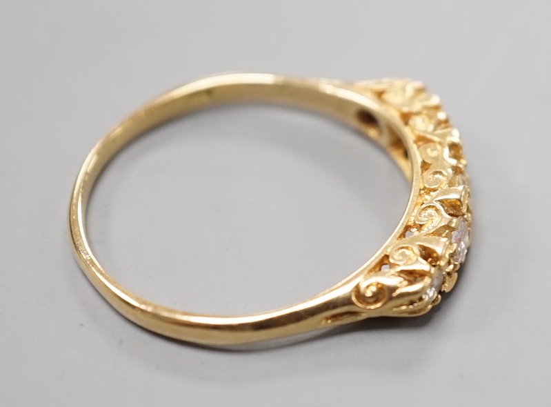 A modern 18ct gold and graduated five stone diamond set half hoop ring, size T, gross weight 3.8 - Image 4 of 4