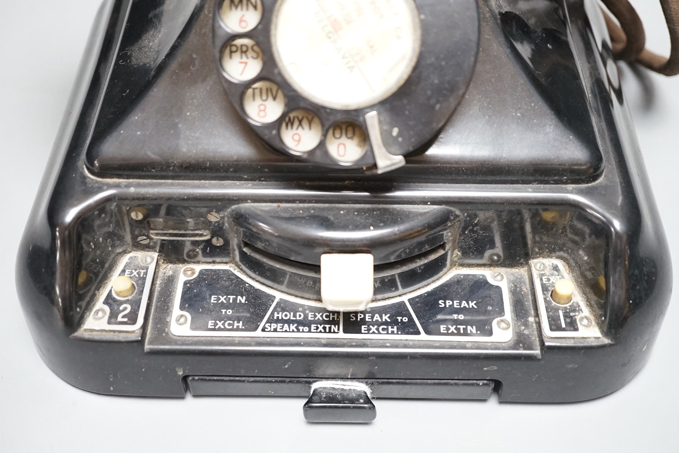 A vintage Bakelite GPO telephone - Image 3 of 3
