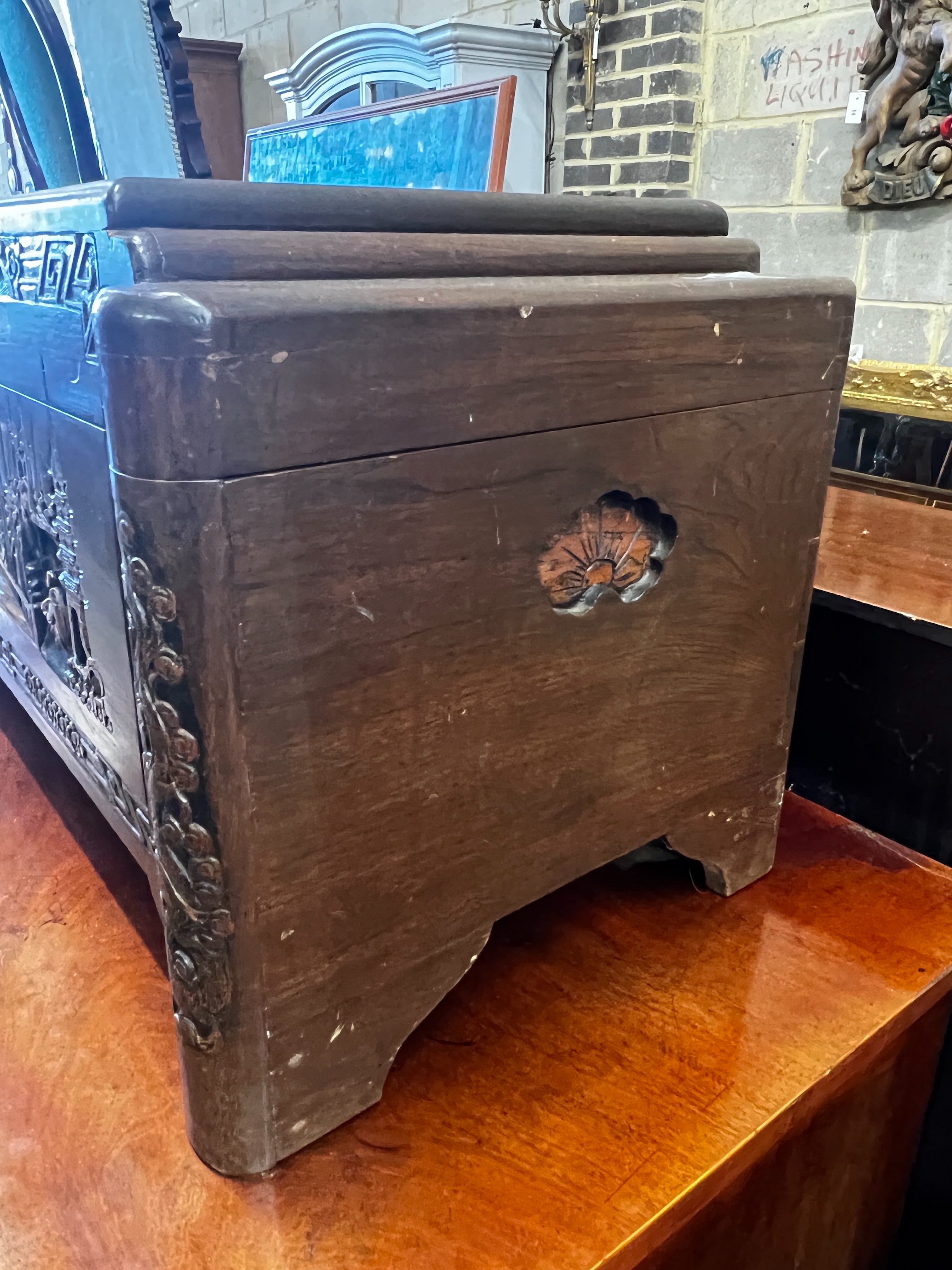 A small Chinese carved camphorwood trunk, length 80cm, depth 38cm, height 40cm - Image 2 of 5