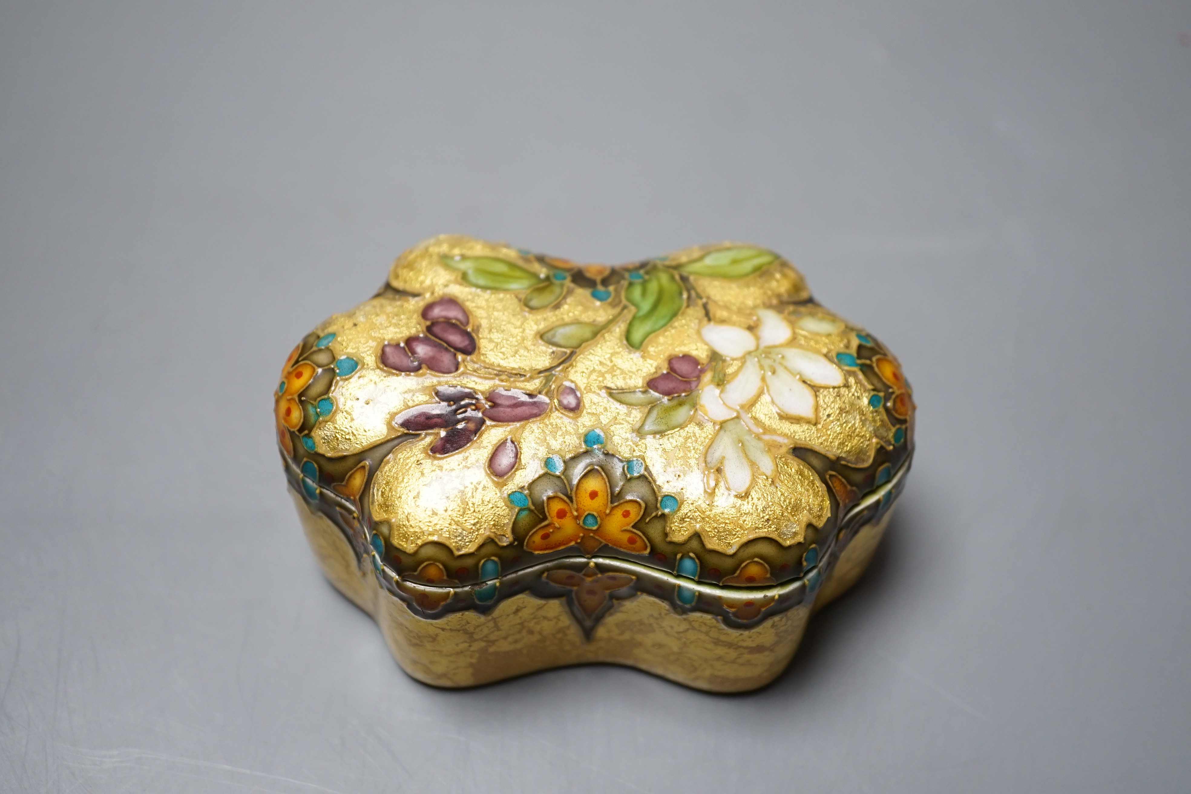 A Clement Massier, Golfe Juan box with enamelled floral decoration on ground yellow base, 9.5cm, - Bild 8 aus 12