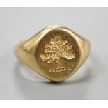 A modern 18ct gold intaglio signet ring, carved with an oak tree, size P, 16.3 grams.