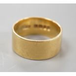 An 18ct gold wedding band, size U, 10.5 grams.