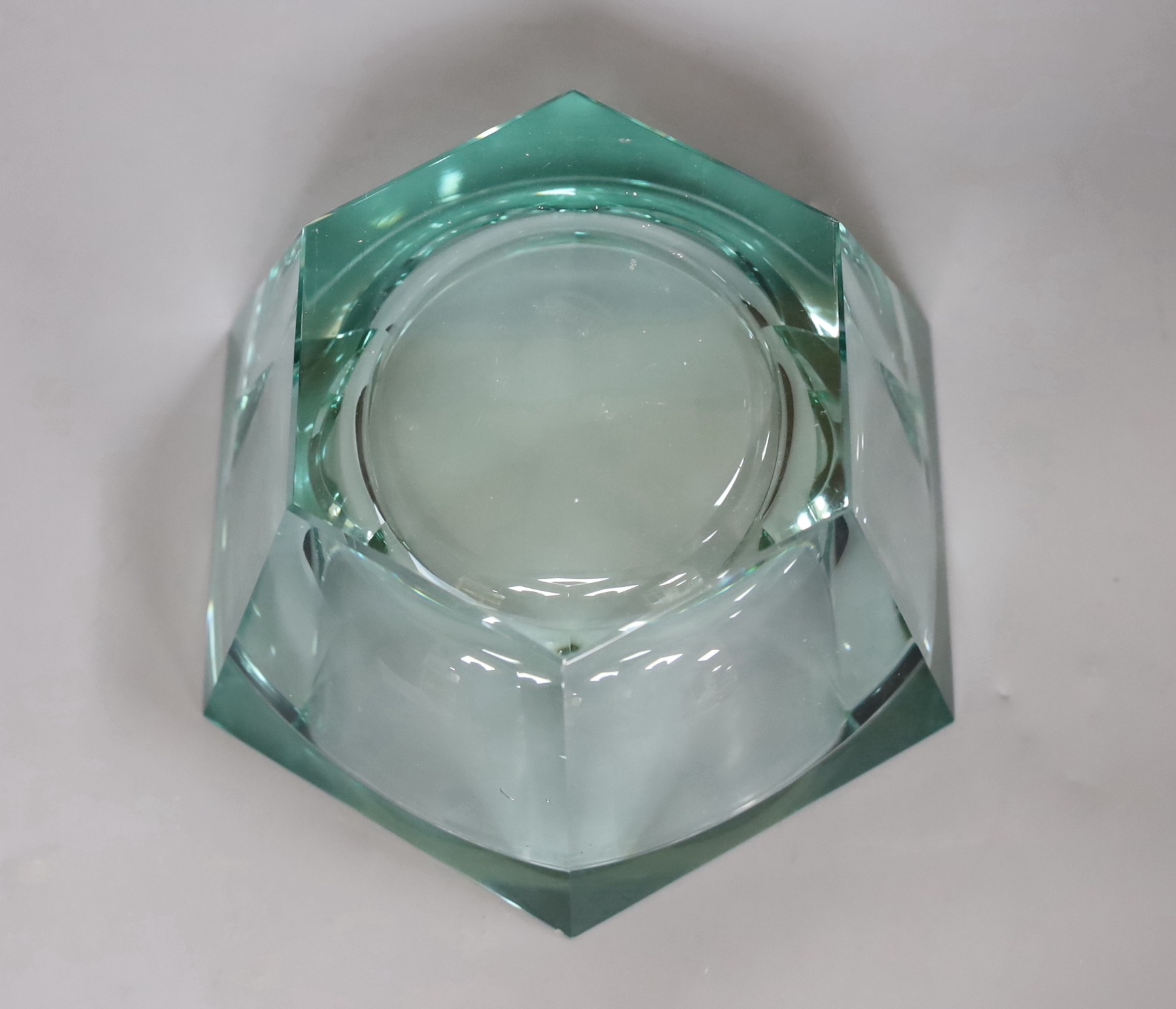 A hexagonal green Moser glass bowl - Bild 4 aus 4