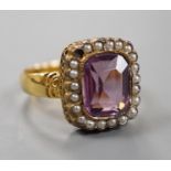 A Victorian 18ct gold, amethyst paste and simulated split pearl cluster set dress ring, size M,