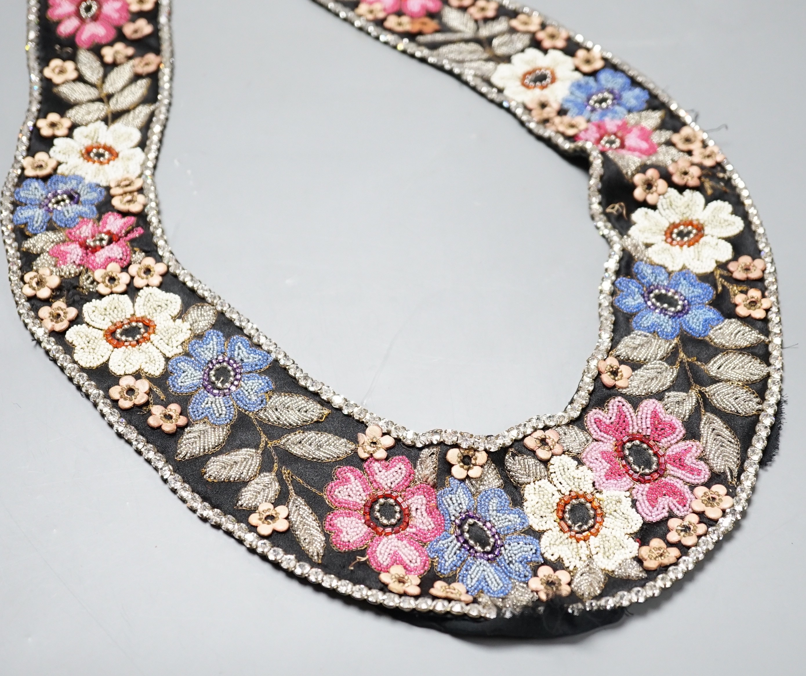 A 1920’s-30’s French beaded collar, the beads embroidered as flowers and leaves with leather applice - Image 6 of 10