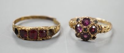 A 19th century 15ct gold, garnet and green stone cluster set ring (stone missing), size N/O, gross