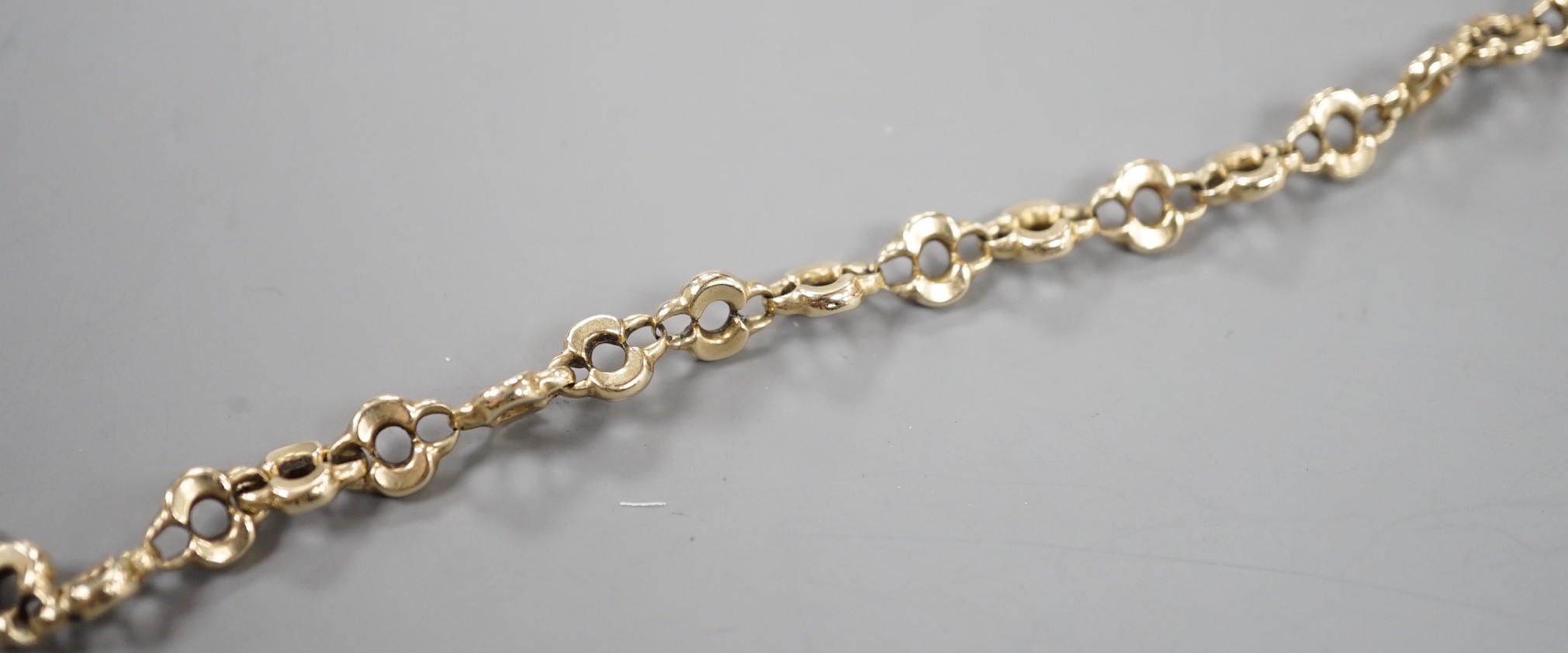 A 9ct shaped link bracelet, 20.5cm, 10.4 grams.