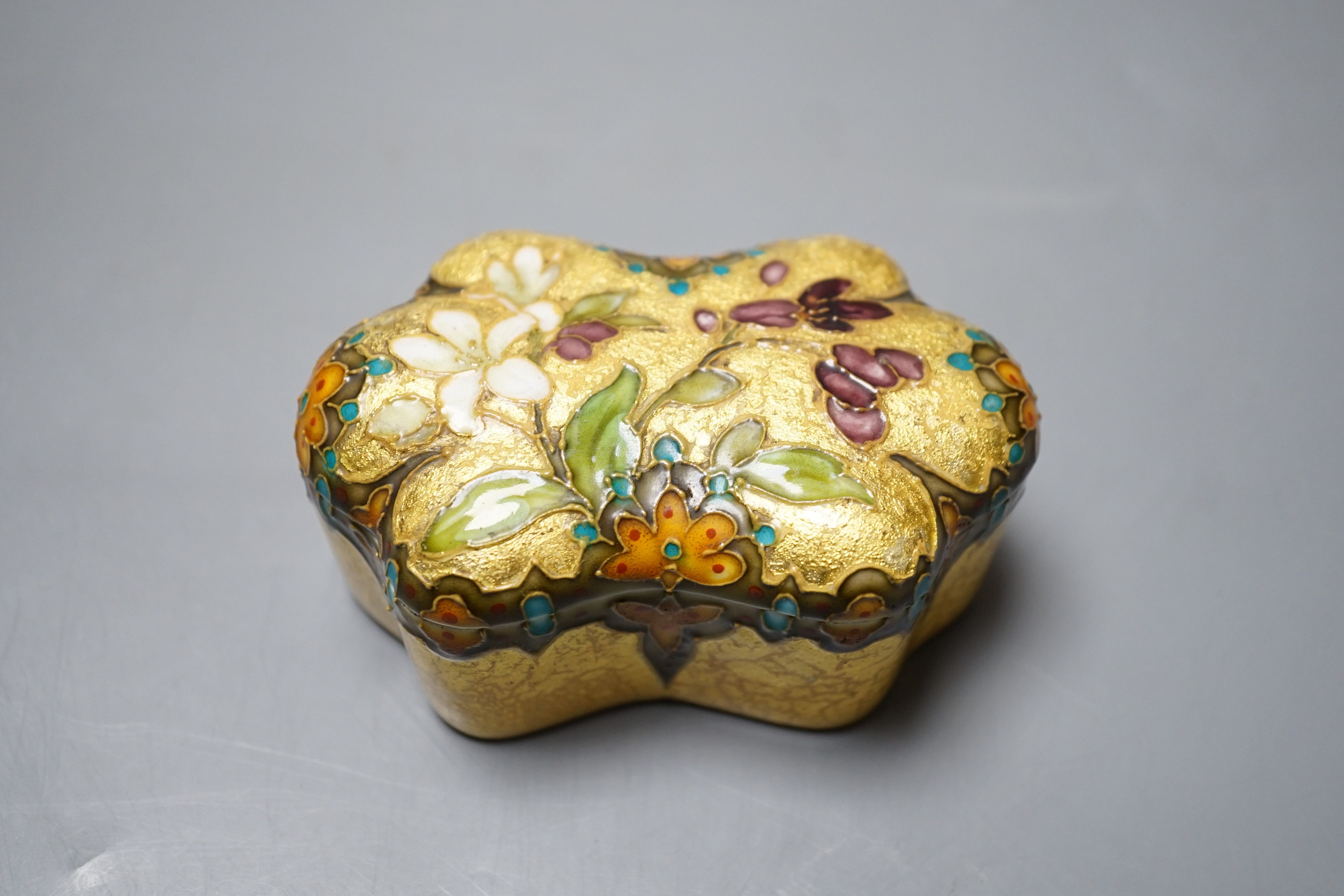 A Clement Massier, Golfe Juan box with enamelled floral decoration on ground yellow base, 9.5cm, - Bild 10 aus 12
