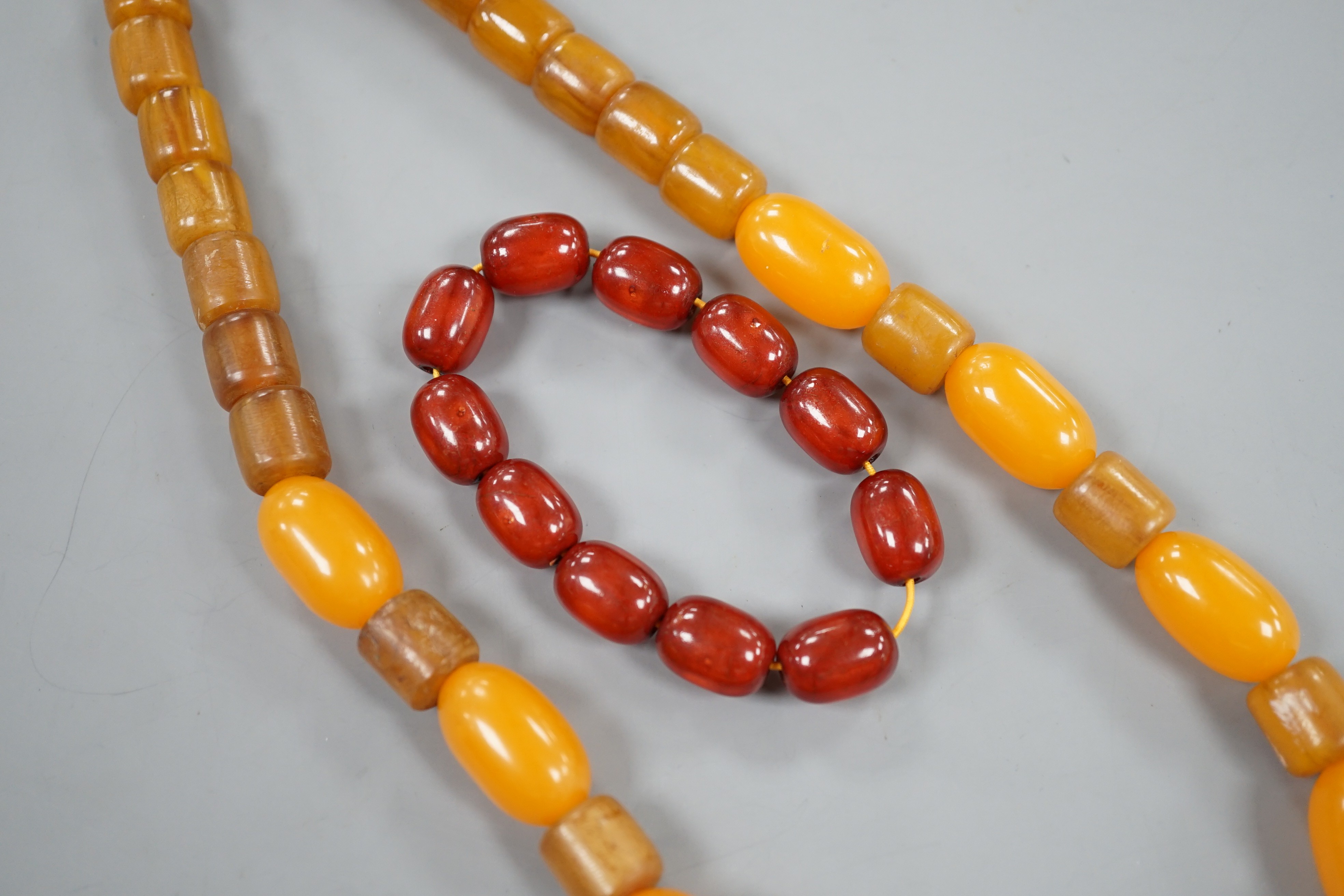 An amberoid expanding bracelet, and an amberoid necklace, 46cm. - Image 3 of 3