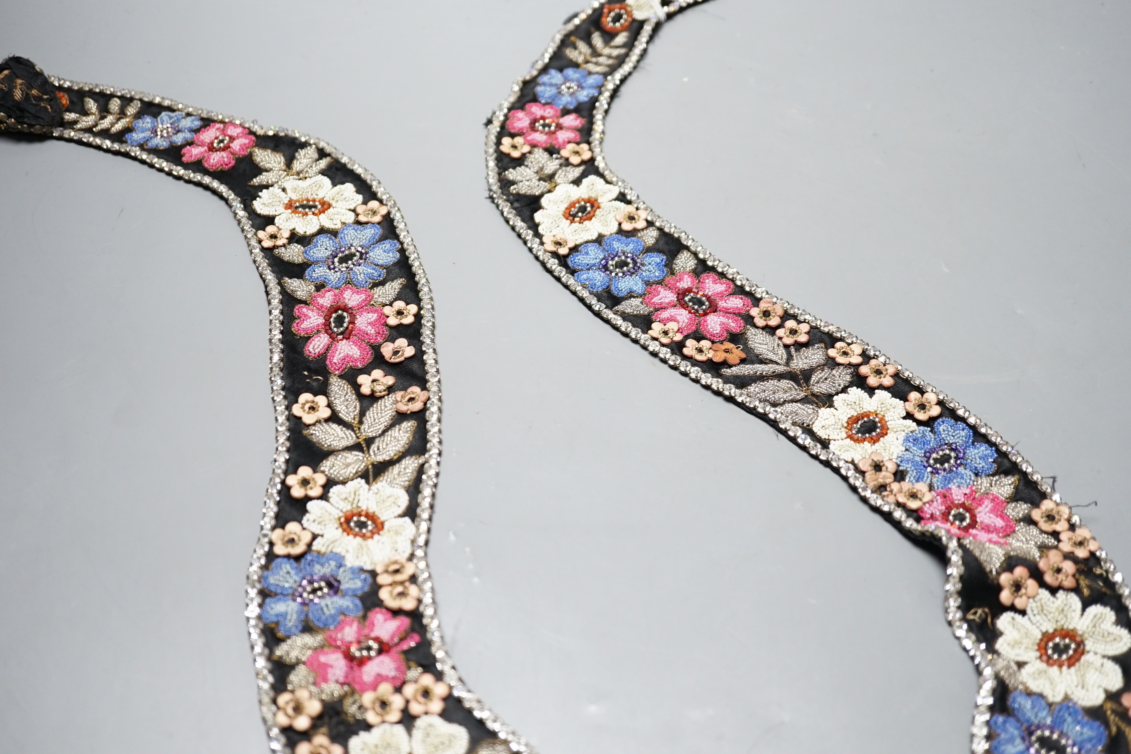 A 1920’s-30’s French beaded collar, the beads embroidered as flowers and leaves with leather applice - Image 4 of 10