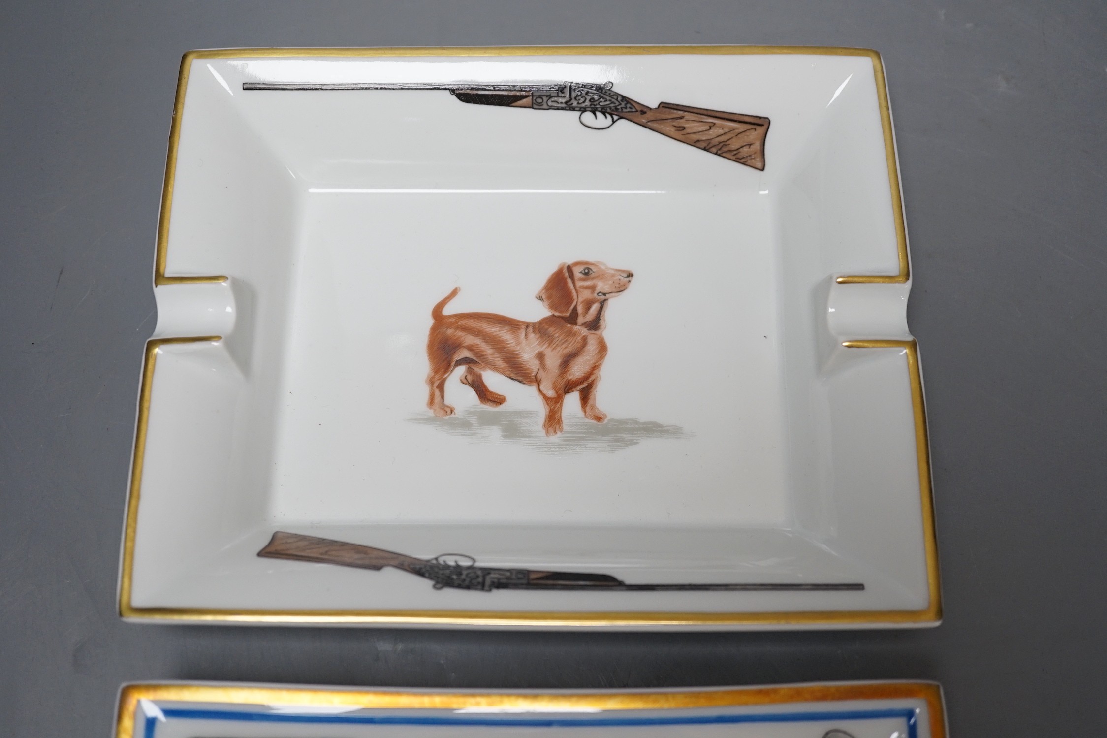 Two Hermes, Paris porcelain ashtrays: one golfing related (boxed), the other hunting related,golf - Bild 3 aus 6