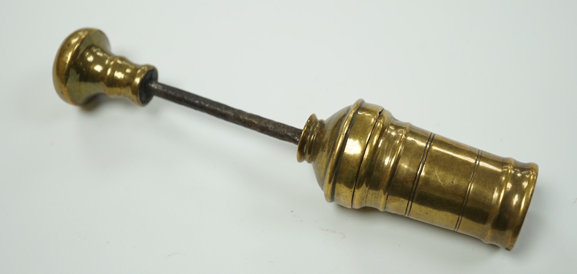 An early 19th century brass travelling pestle and mortar, 11.5cm - Image 2 of 2