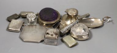 A group of assorted small silver and other items including plated violin vesta case, silver