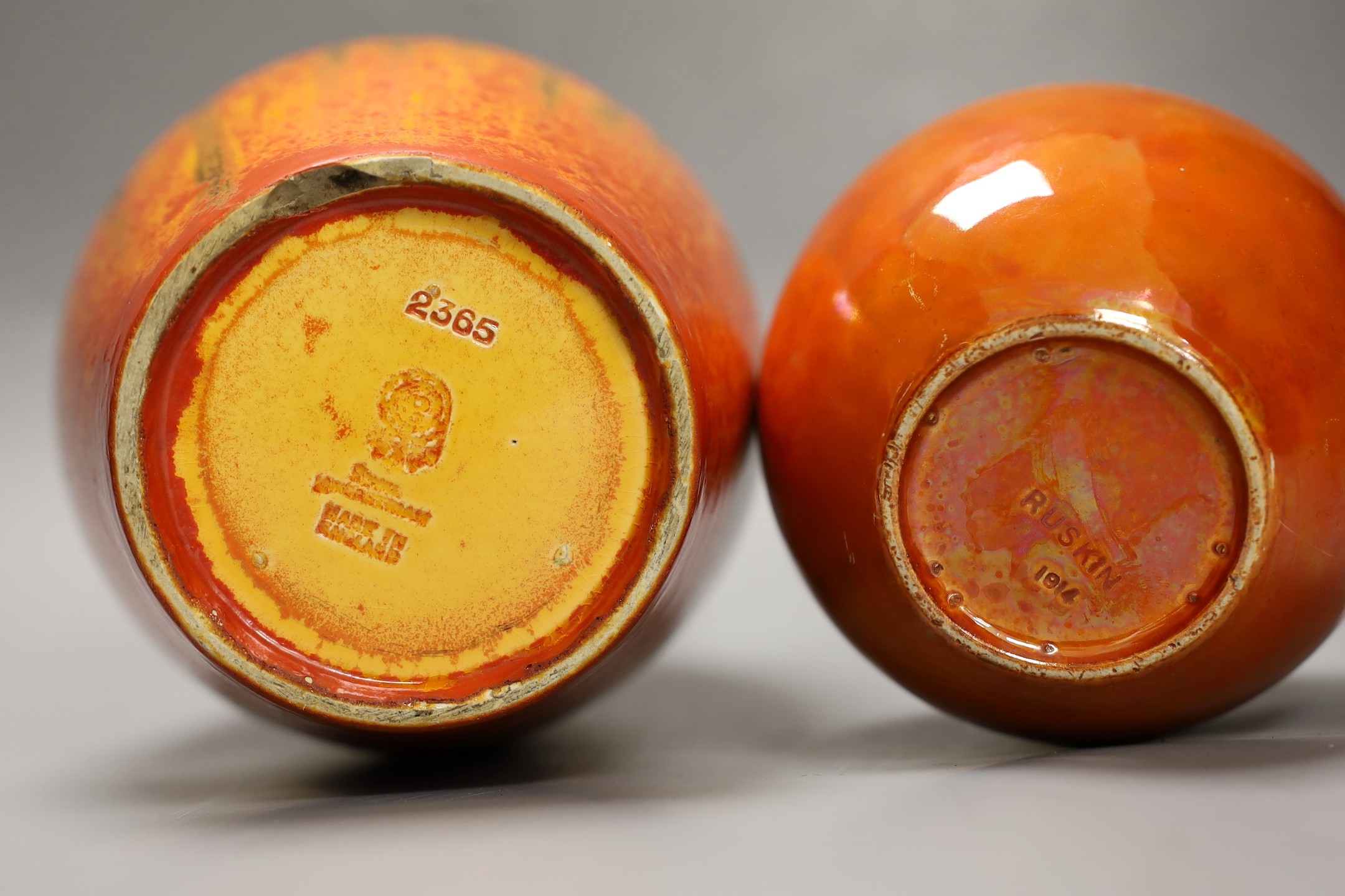A Pilkington‘s Royal Lancastrian mottled orange ground vase and a Ruskin Orange lustre jar and - Image 4 of 4
