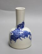 A Chinese blue and white mallet-shaped vase, 18cm