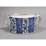 Early 18th century Delft two-handled pot, 19 cms wide,