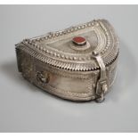 A Yemeni white metal and leather belt purse, early 20th century, 12.5cm wide