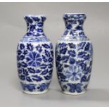 A pair of Chinese blue and white vases, c.1900. 16cm