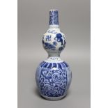 A Chinese blue and white double gourd vase, 23cm