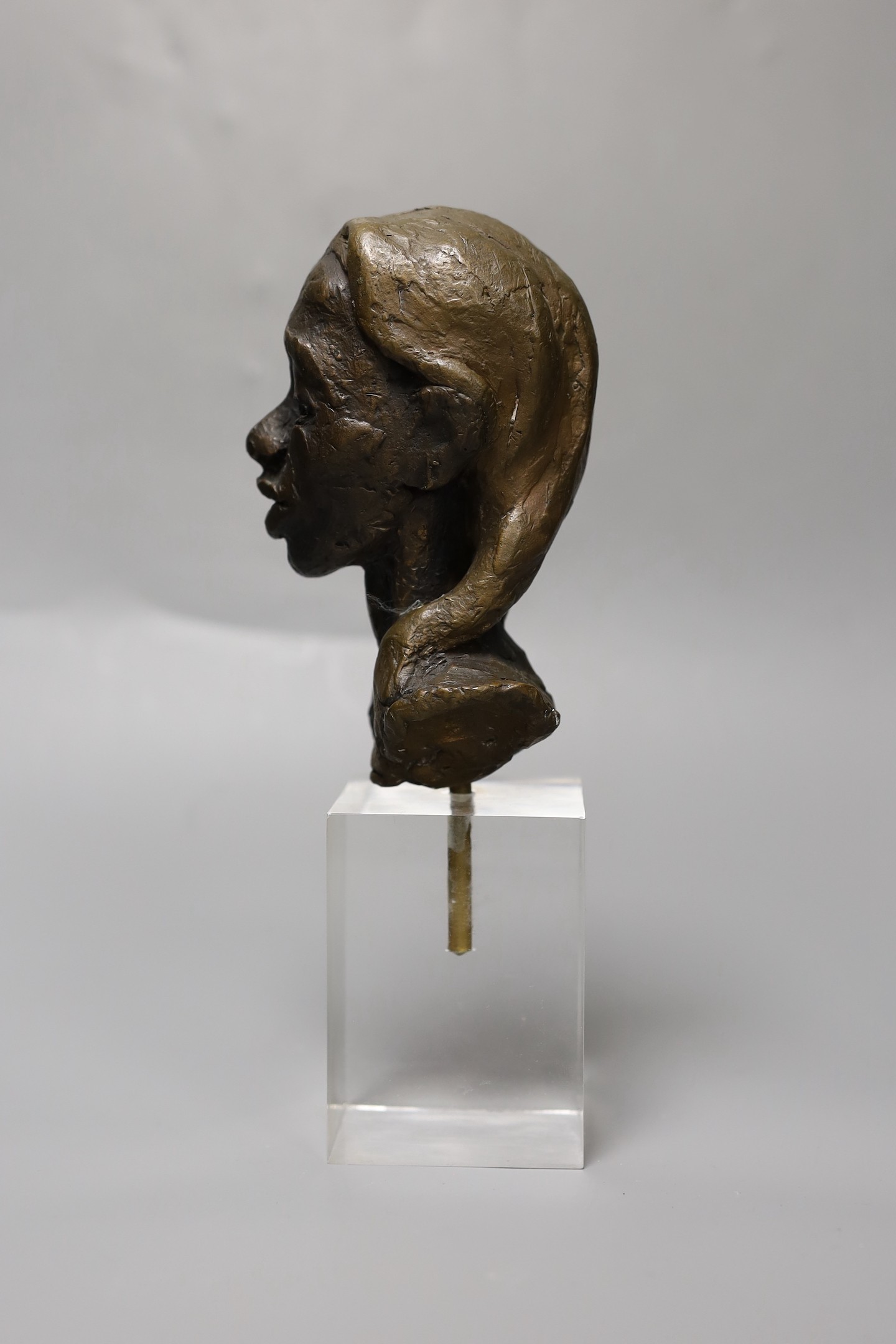 An abstract bronze bust of a girl, on perspex plinth, 24cm - Image 2 of 3