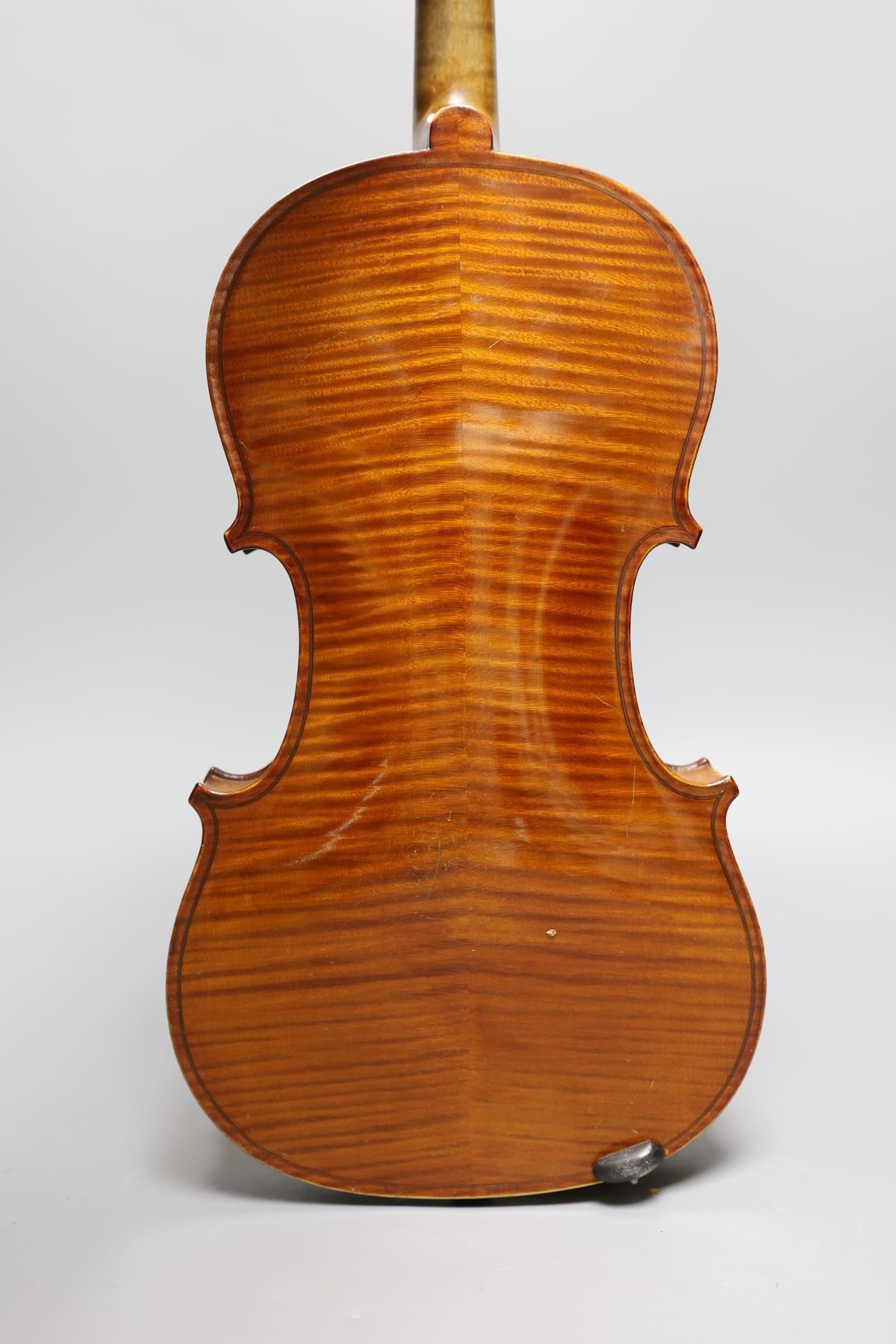 An early 20th century cased violin, length of back 36 cm - Image 5 of 8