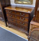 A George III mahogany chest of drawers, width 86cm, depth 48cm, height 83cm