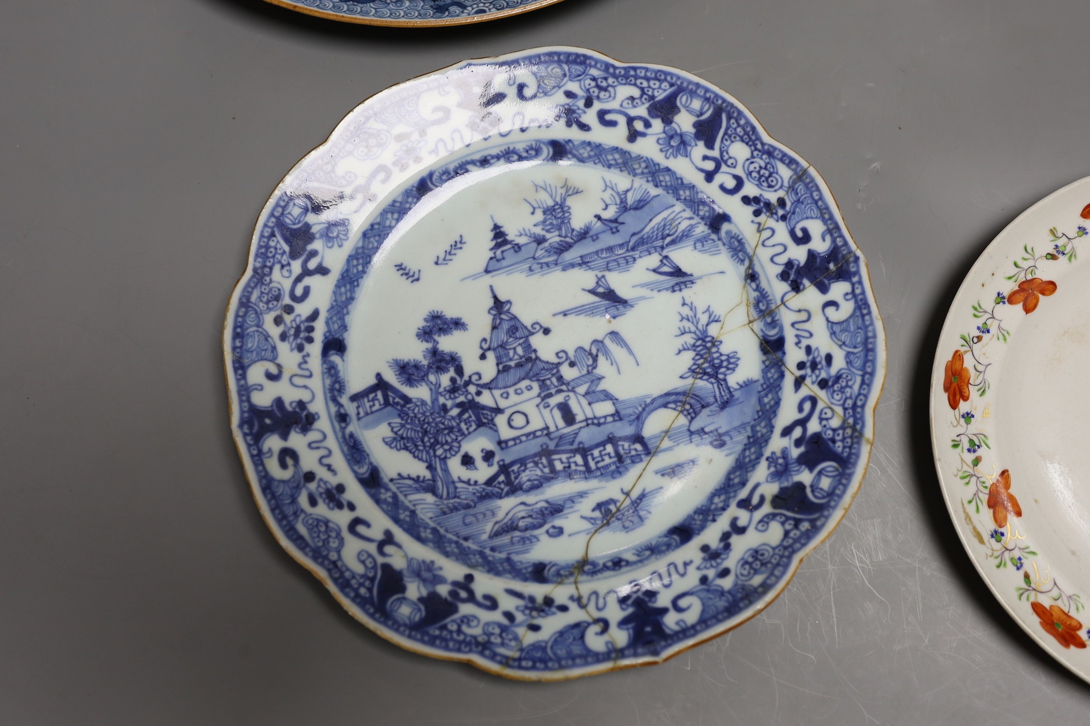 Four 18th / 19th century Chinese plates, and a later dishlargest plate 29 cms diameter, - Image 6 of 6