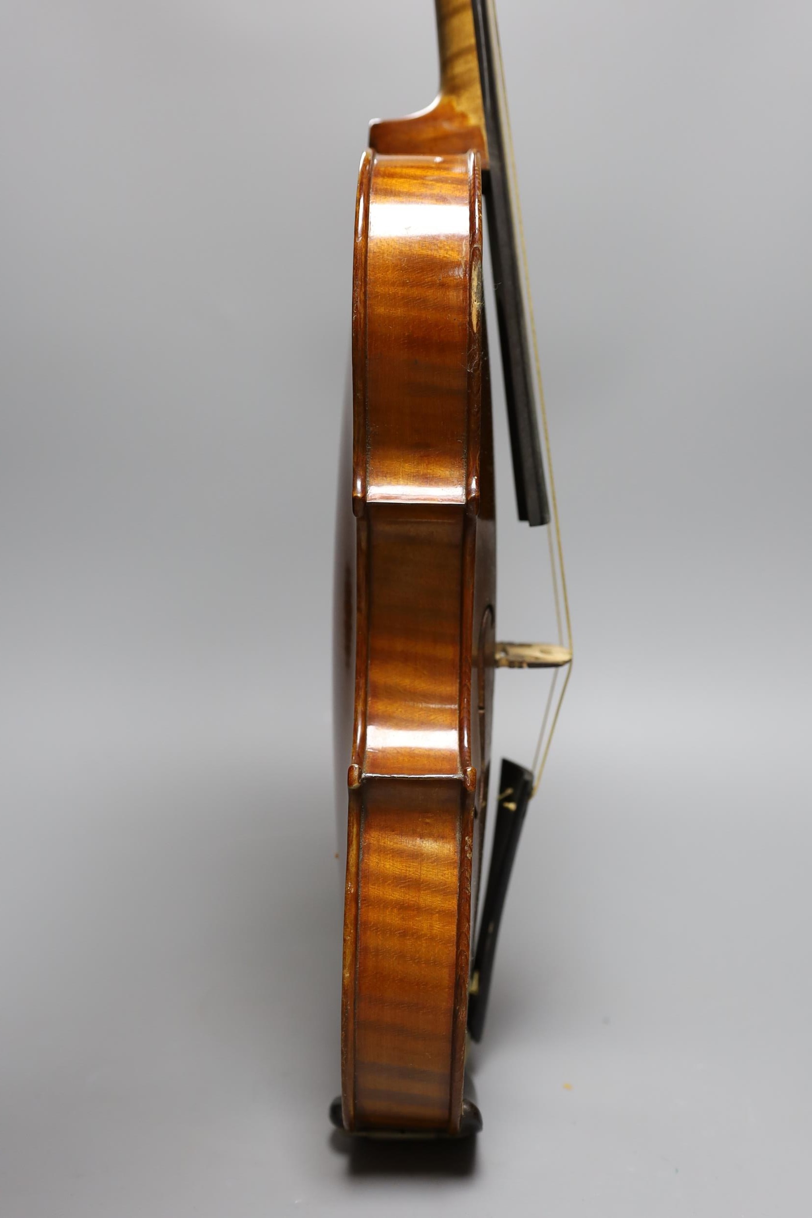An early 20th century cased violin, length of back 36 cm - Image 4 of 8