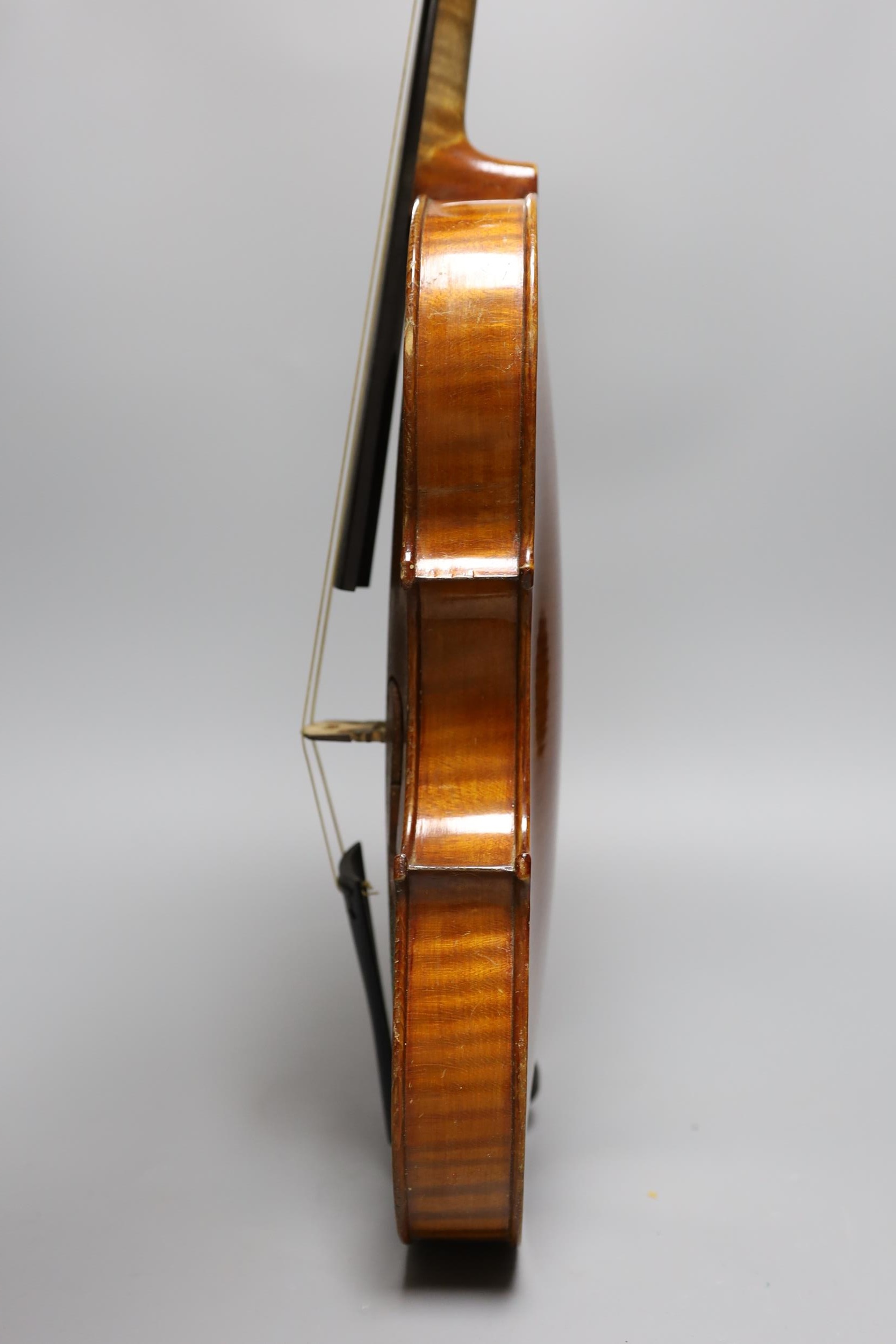 An early 20th century cased violin, length of back 36 cm - Image 3 of 8