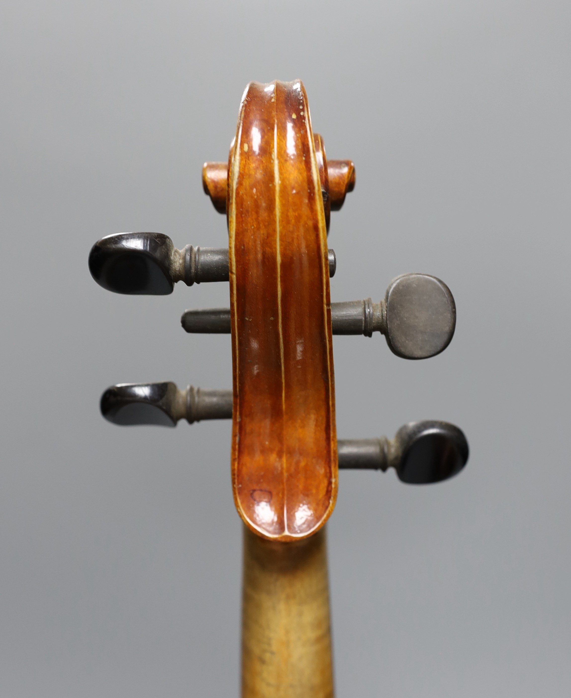 An early 20th century cased violin, length of back 36 cm - Image 8 of 8