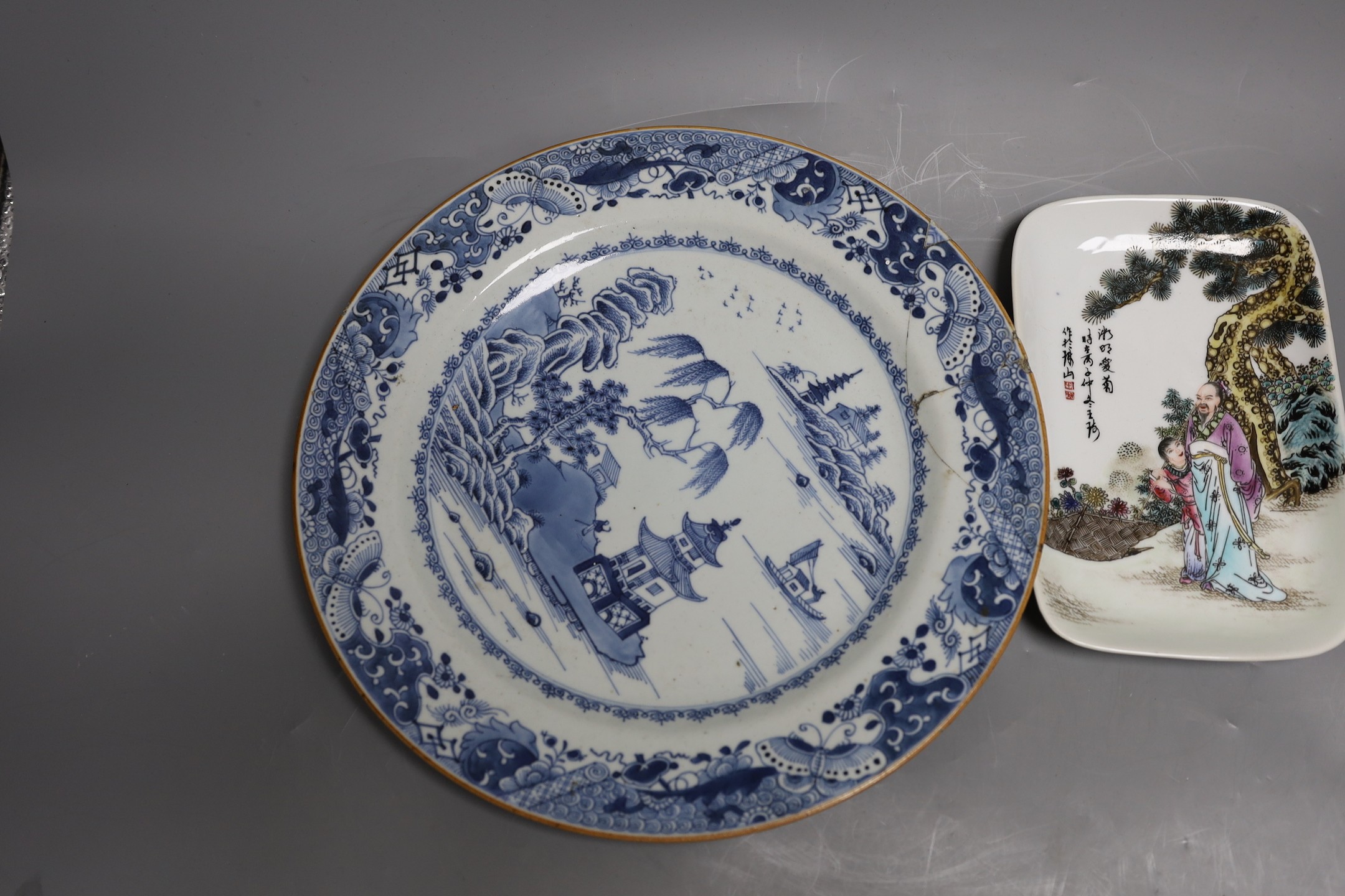 Four 18th / 19th century Chinese plates, and a later dishlargest plate 29 cms diameter, - Image 4 of 6