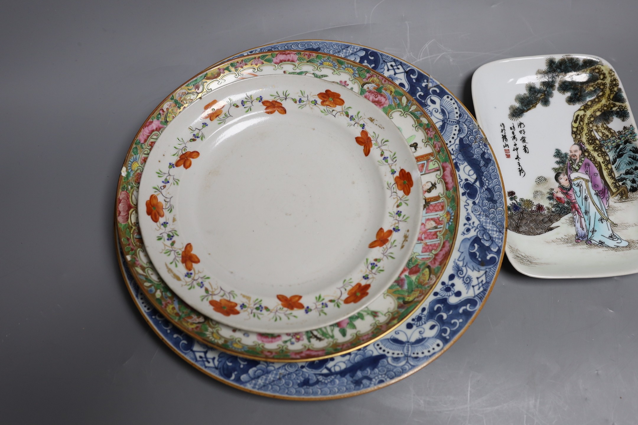 Four 18th / 19th century Chinese plates, and a later dishlargest plate 29 cms diameter, - Image 2 of 6