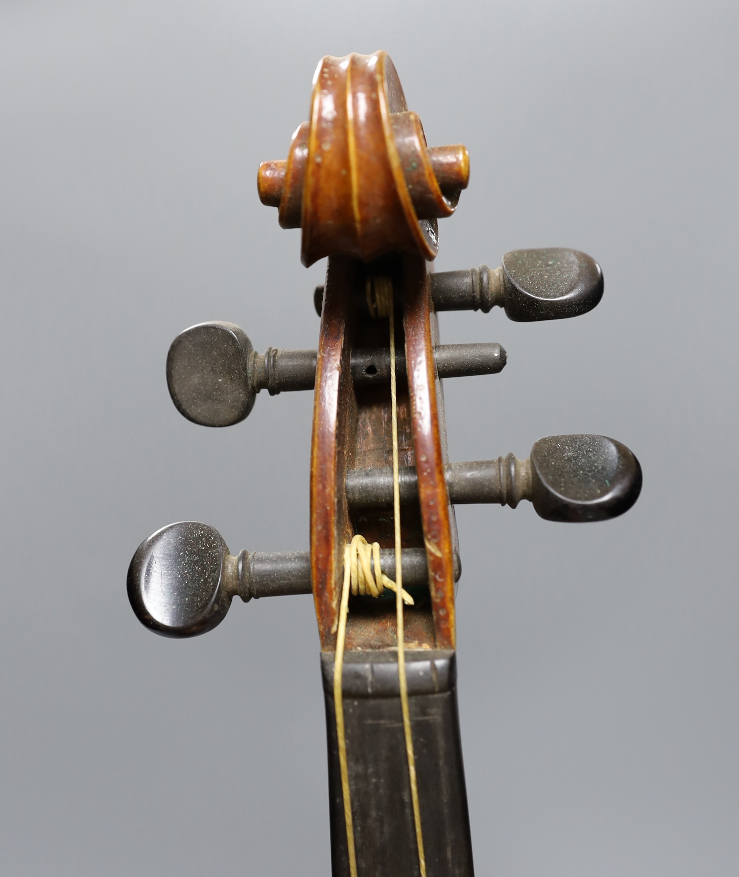An early 20th century cased violin, length of back 36 cm - Image 6 of 8