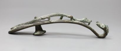A Chinese Song dynasty or later bronze belt hook,13.5cms long,